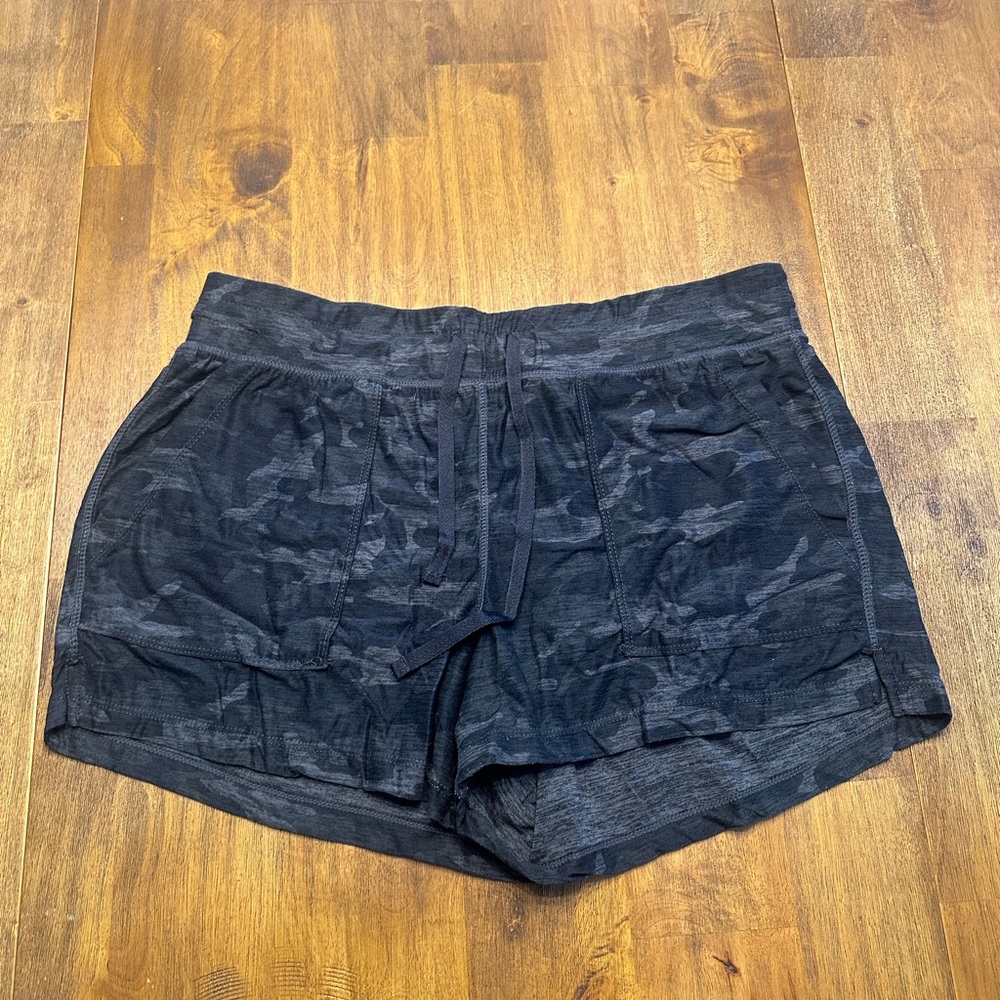 90 degree by Reflex Women's Black Camouflage Shorts